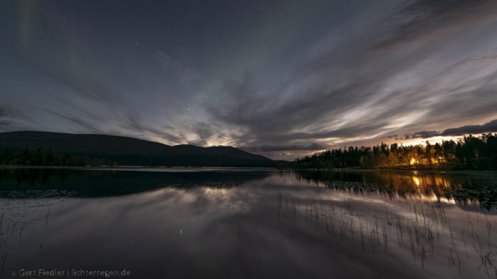 Das Foto "Herbstlicht im See" zeigt eine wunderbare Lcihtstimmung.