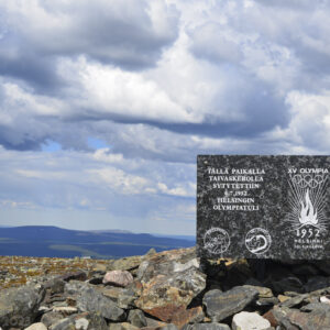 Gedenktafel auf dem höchsten Fjell, Taivaskero 809m hoch